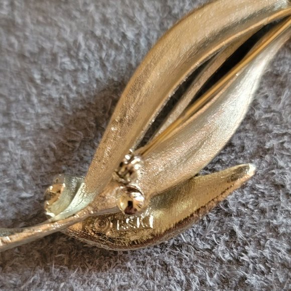 Silver Tone Set ~ Leaf Design Brooch / Pin with Matching Clip-On Earrings - Picture 2 of 5